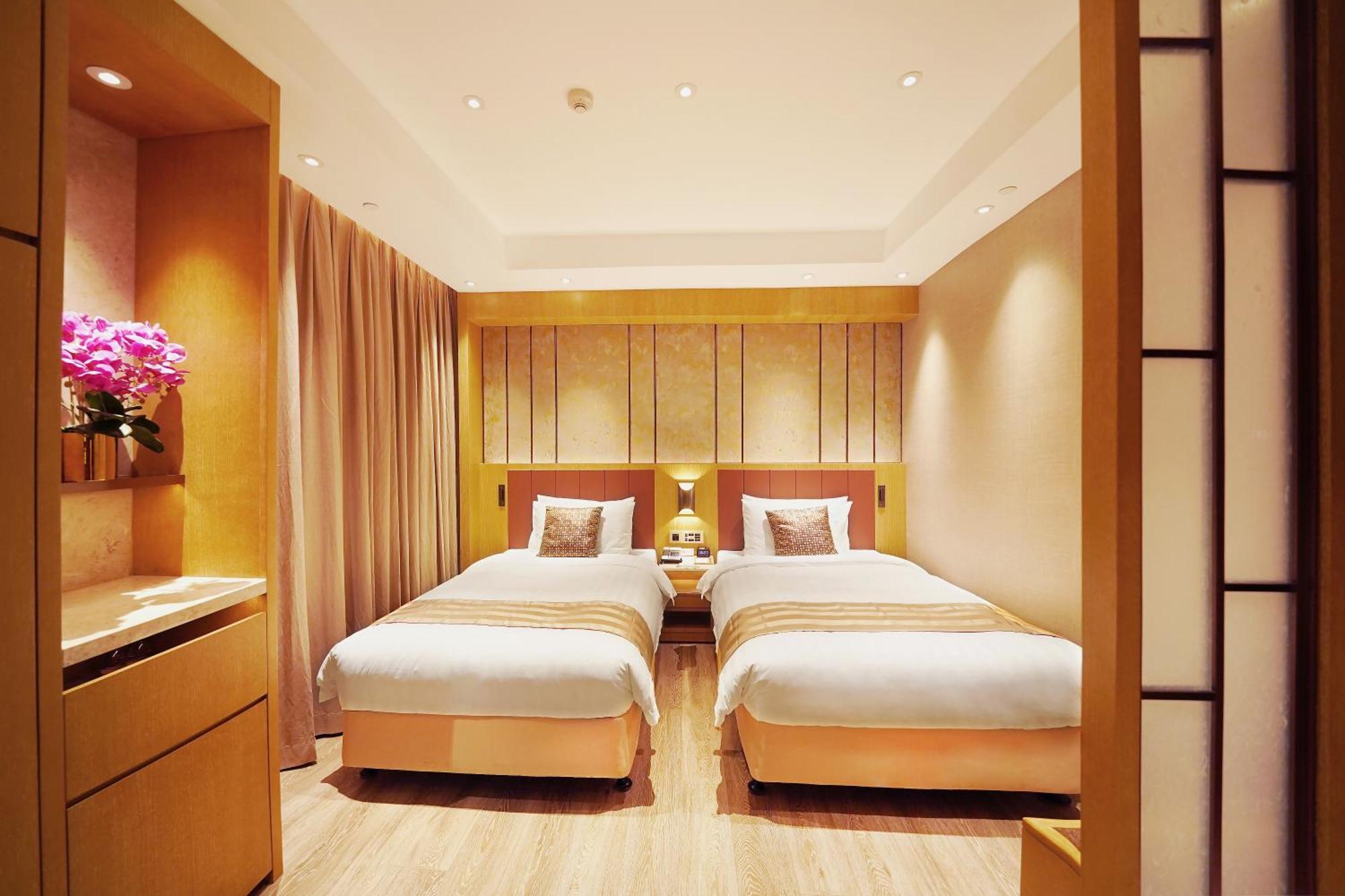 Grand Dragon Hotel Macau Exterior photo